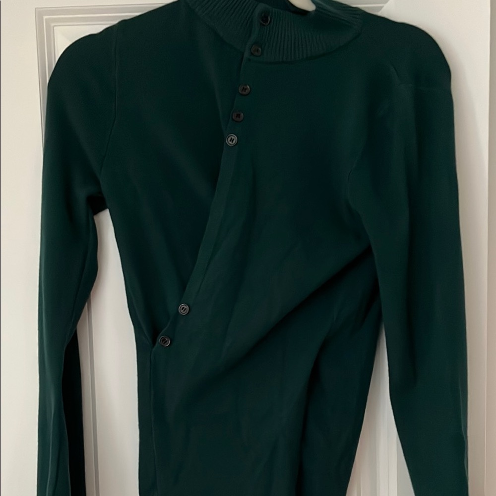 Elegant Turtleneck Sweater in Deep Green